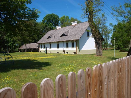 Do architektury regionalnej może nawiązać detal, wygląd elewacji, szczególny ornament, forma dachu czy też zastosowane materiały